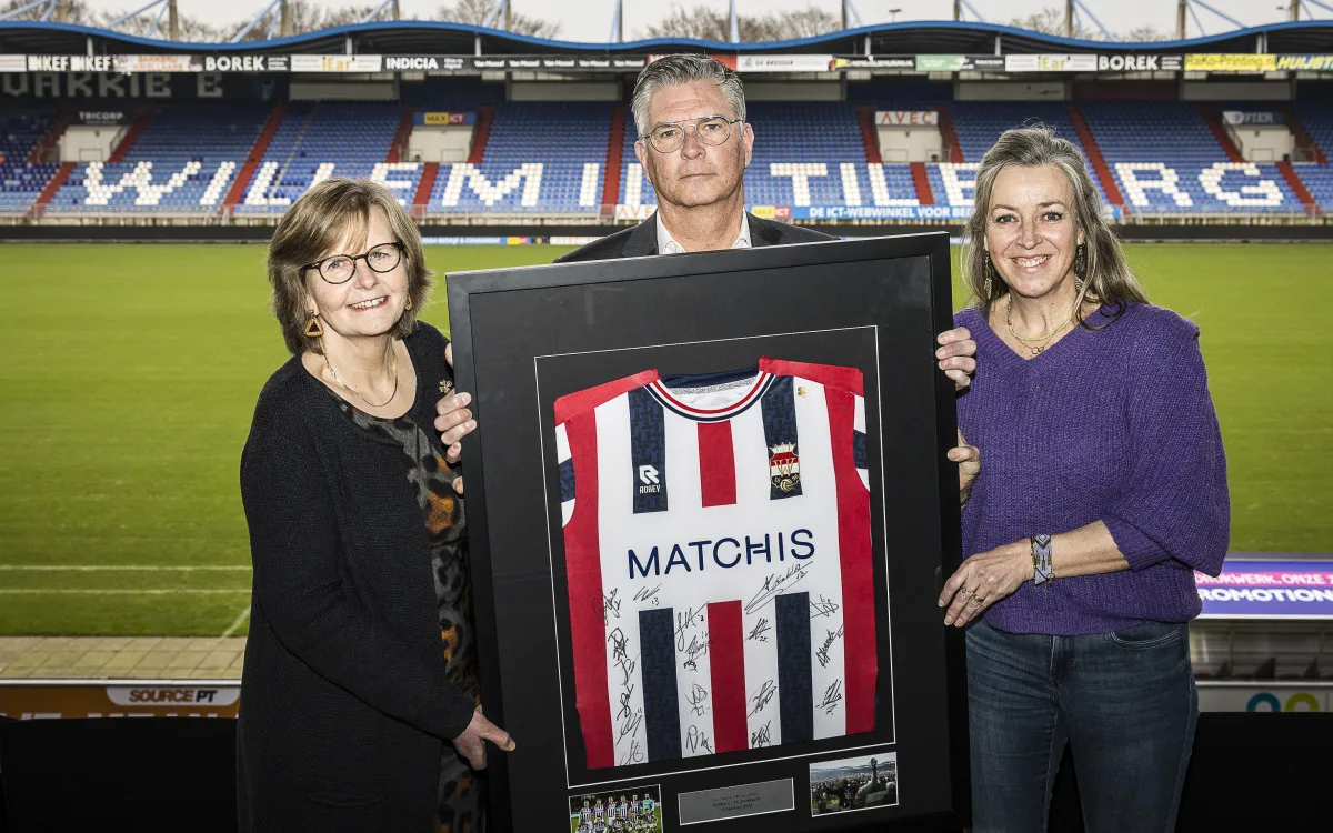 Overhandiging shirt Willem II shirt