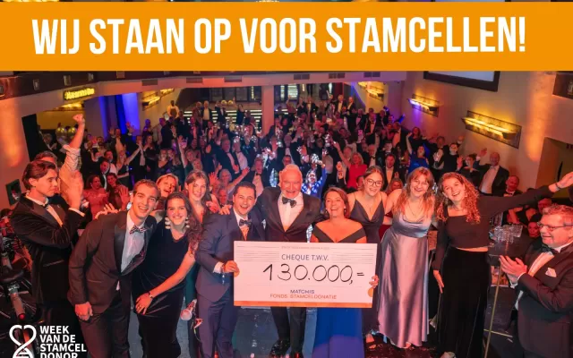 Groepsfoto van het Gala Wij Staan Op Voor Stamcellen met de cheque