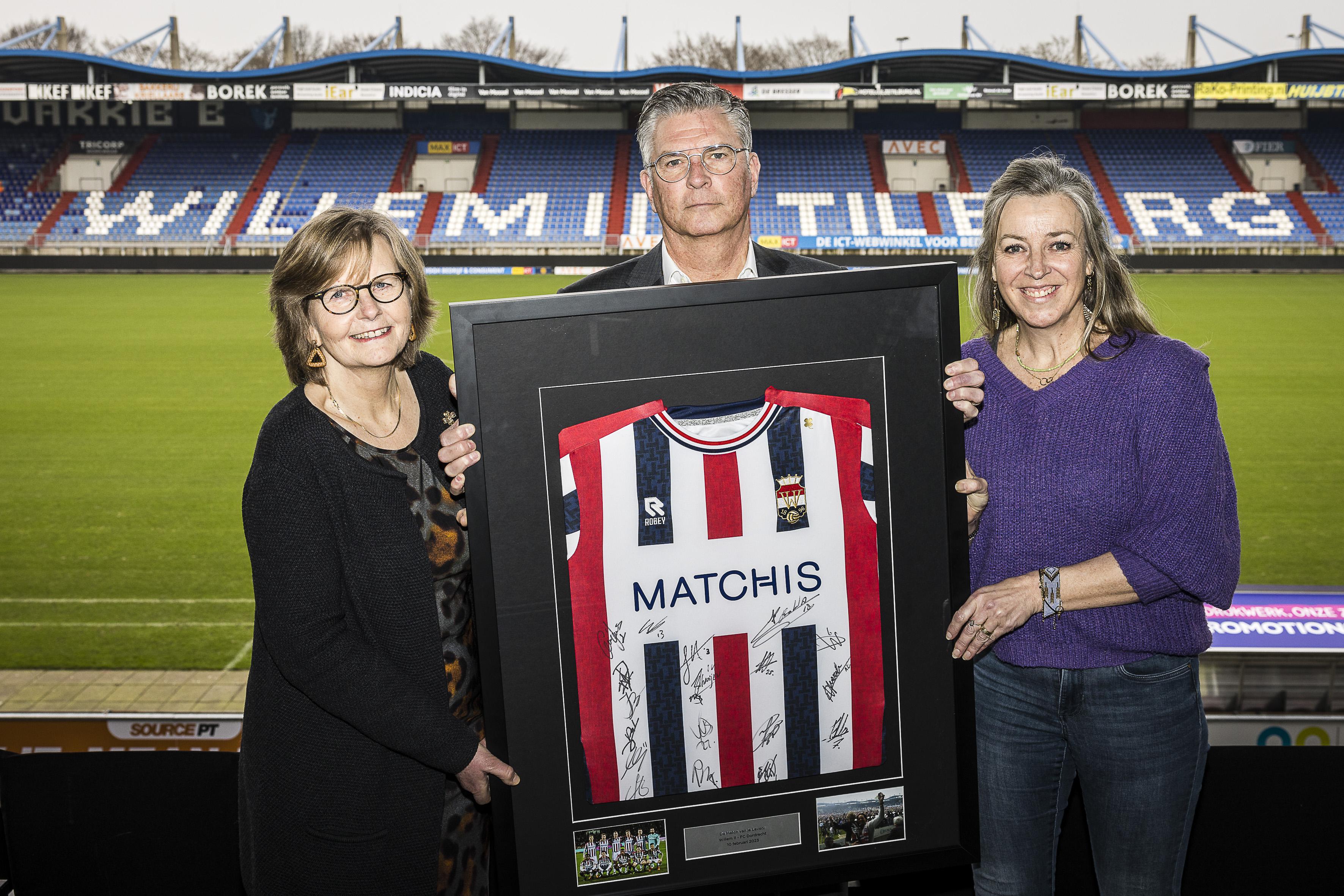 Overhandiging shirt Willem II shirt